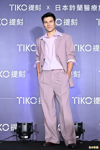 去年男星閃兵潮後，鳳小岳陸續接到7支以上代言。(記者胡舜翔攝)