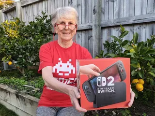73岁游戏老奶奶喜提Switch 2 自称看了直面会禁不住诱惑