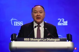 菲律宾国防部长特奥多罗5月31日在新加坡举行的香格里拉对话全体大会上发言。 （张俊杰摄）