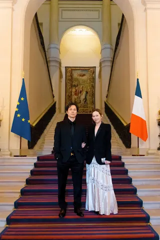 瑪菲司（右）和老公H先生親赴巴黎出席頒獎典禮。菲娛樂文創提供