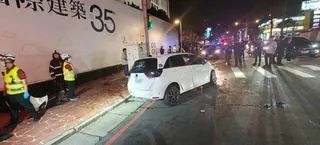 桃園市區昨晚發生重大事故，遭警方懷疑危險駕車的張姓嫌犯拒檢逃逸，警匪在春日和經國...