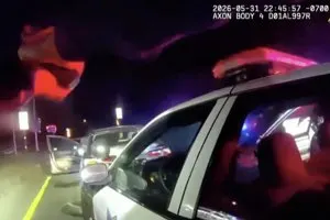 灣景區追捕槍戰畫面曝光 警員與乘客均中槍重傷送醫