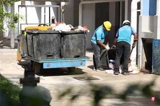 7月1日起，组屋和公寓住户每月的垃圾收集费将从现有的10.20元调高至10.64元。 （档案照片）