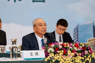中信金今召開股東會，通過發放2.5元現金股利，創歷史新高。今年適逢創立60週年，金控展現經營韌性，前五月獲利年增41% 寫下同期新猷。面對 IFRS17 財報變化，經營層承諾將透過每季公告 OCI 獲利以確保資訊透明，並維持約六成配息水準，朝亞洲領先金融機構目標邁進。（圖／中信金提供）