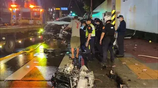 桃園毒駕拒檢自撞身亡，還波及兩無辜路人（攝自中天新聞）