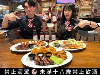 TGI FRIDAYS攜手百威啤酒推出三款應援分享餐，適合好友揪團分享。（圖／開展餐飲集團）★中時新聞網關心您：喝酒過量，有礙健康！酒後不開車，安全有保障！