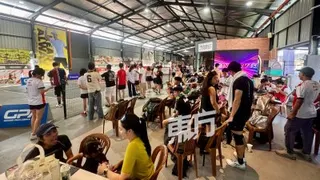赛场内高手过招、精彩对决，引来全场观众的频频惊叹与欢呼，现场气氛热烈非凡。