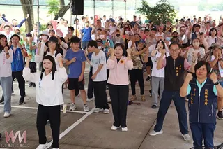 ▲雲林縣長張麗善率領超過2,000名莿桐鄉親健走，倡導健康生活理念。