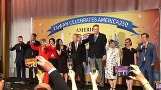 今年是美國建國250周年，台駐美代表處攜手北美洲台灣商會聯合總會12日晚間在華府...