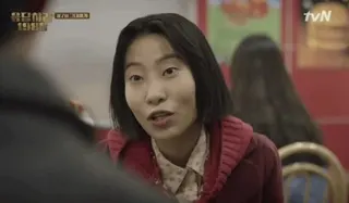 李世英在《請回答1988》飾演「雙門洞王祖賢」一角爆紅，後來透過整形瘦身成功轉型。（圖／翻攝自NAVER）