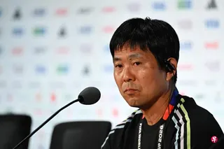 日本主帅森保一出席世界杯赛前记者会，并对远藤航无法参加世界杯感到抱歉。 （法新社）