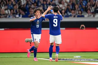 日本上个月底刚在世界杯前的最后一场热身赛中以1比0击败冰岛，前锋小川航基（左）攻入了全场唯一进球。（法新社）
