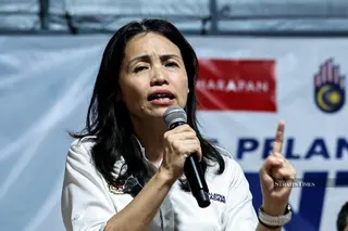Deputy Communications Minister Teo Nie Ching has called on all government officials to refrain from using inappropriate language and to avoid issues involving race, religion and royalty at all times, following criticism directed at newly appointed Government Communication Department (J-Kom) director-general Mohd Hishyamuddin Ghazali. Bernama pic
