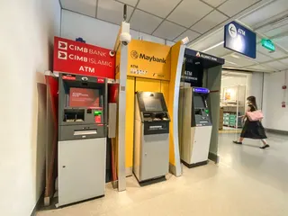 Banks in Malaysia will waive the RM1 fee for interbank cash withdrawals at Automated Teller Machines (ATMs) and Smart Recycler Machines (SRMs) nationwide beginning July 1, 2026. — Picture by Yusof Mat Isa