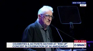 Robert De Niro claims he can't love a country led by President Trump