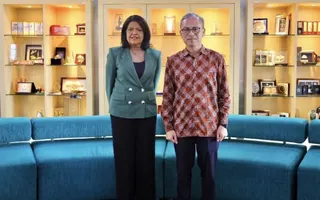 Communications Minister Datuk Fahmi Fadzil with Malaysian Media Council chair Tan Sri Nallini Pathmanathan. PIC COURTESY OF MMM