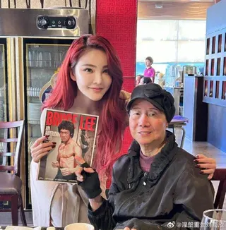 中國女星劉雨欣曾在2024年於社群平台上，分享了自己在美國與李秋源巧遇的合照。（圖／微博 刘雨欣yoyoliu）
