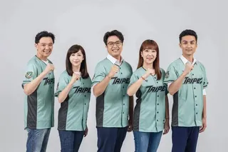 民進黨台北市長參選人、立委沈伯洋與「台北隊」6區議員小雞合體拍定裝照。（圖／翻攝沈伯洋臉書）