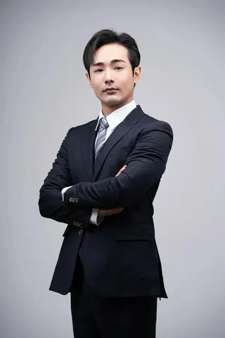 網紅八炯發文表示，「腦破meta，我宣布未來人生規劃後，就亂封我八炯31萬threads本帳！說我未成年13歲，還不讓我上傳證明？」（圖／翻攝自八炯臉書）