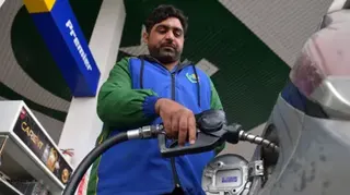 A petrol station worker fills the tank of a customer's vehicle in Peshawar, Pakistan, 3 April 2026.