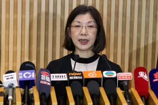 香港政制及内地事务局局长谢小华星期一（6月15日）在政府总部就香港五年规划的公众咨询会见传媒。（香港中通社）