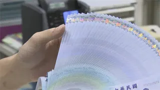 存股5年被當提款機？月光女友「逼賣0050買包」嘴臉現形　網喊：快逃