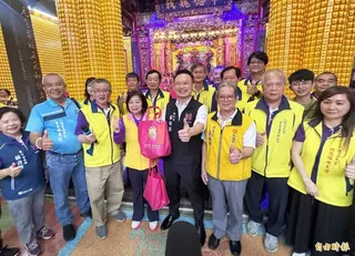 桃園市八德三元宮連續8年準備愛心粽送給弱勢家庭與社福機構，傳為佳話。(記者李容萍攝)
