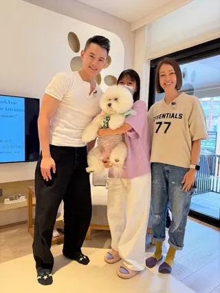 潘慧如（右起）和網紅犬邦妮、牙科獸醫師孫全開心合影。球狀星團娛樂