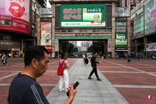 中国广东省广州市的一个广场内人烟稀少，摄于今年4月。 （路透社档案照）