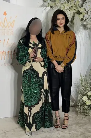 63歲關之琳現身中國出席商業活動，卻也有不少人質疑其面部緊繃、醫美痕跡過於明顯。（圖／翻攝自小紅書）