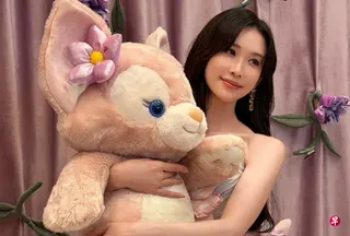 林志玲6月15日现身上海迪士尼十周年庆典。 （取自林志玲微博）