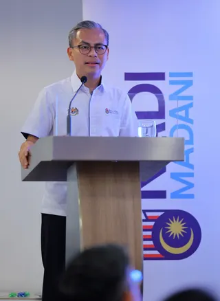 Communications Minister Datuk Fahmi Fadzil says Malaysia and the United Kingdom have been in talks for two years now over regulating social media. BERNAMA pic
