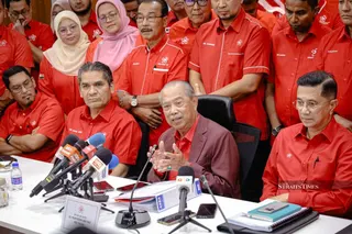 Parti Pribumi Bersatu Malaysia (Bersatu) is ready to face Pas in the Johor election if both parties end up contesting the same seats, said its president Tan Sri Muhyiddin Yassin (centre). -NSTP/ASWADI ALIAS