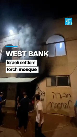 West Bank: Israeli settlers torch mosque