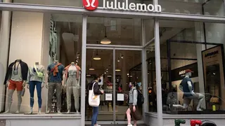 來自加拿大、高階運動服飾品牌Lululemon。（美聯社）