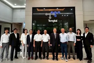 東台精機新任董事及獨立董事團隊於股東會後合影，董事會成員涵蓋產業、航太及財會專業背景，強化公司治理與產業布局。東台精機提供
