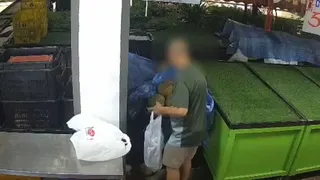 阿叔榴梿摊“自取”多个榴梿 警方：接获报案