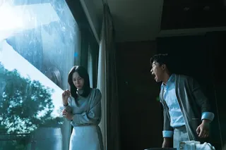 蔡亘晏（左）褪下明星光環嫁入豪門，卻慘遭飾演丈夫的黃迪揚暴力相向。（圖／瀚草影視提供）