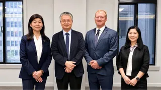 劉政務次長國偉與普渡大學基金會執行長Dr.Chad Pittman(右二)、普渡大學產業合作副校長Dr.Luna Lu(左一)及國際及兩岸教育司李司長毓娟合影(教育部提供)
