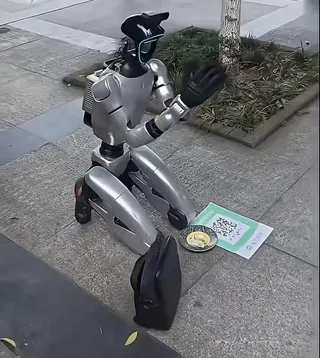 對於街頭出現機器人乞討，不少網友質疑其真實性（取材自微博）