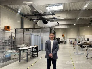 捷克航空新創公司Zuri的飛機設計師是來自台灣的林澤（圖）。談到來捷克的契機，林澤說：「都市空中交通是一個全新的航空領域，而能從零開始設計一架飛機，是非常難得的機會。」中央社記者劉郁葶布拉格攝　115年6月17日