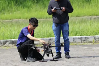無人機測試研發資料照。圖為漢翔公司於亞洲無人機AI創新應用研發中心實機展示「AIxVNAV無人機視覺導航定位系統」。漢翔公司提供