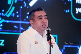Transport Minister Anthony Loke’s explanation on the rule against the use of sunshades in cars has left Malaysian motorists wanting clearer guidance. NSTP/FAIZ ANUAR