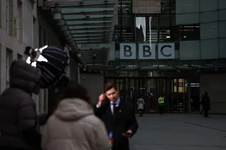 《BBC》表示，每月约94%英国成年人使用其服务，然而近年来，该公司饱受一系列争议和丑闻困扰，动摇了公众对其信任感。（法新社档案照）