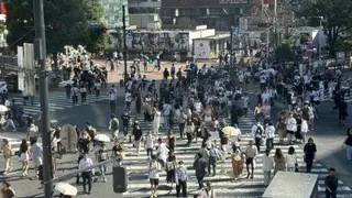 日本东京都涩谷区人来人往的街头。（图取自台湾中央社）