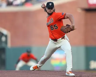 Landen Roupp throws a pitch.