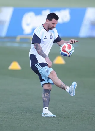 Messi juggling a football in Argentina training