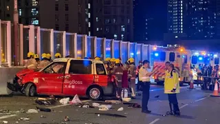 才度蜜月返港 消防员与妻子搭德士遇车祸身亡