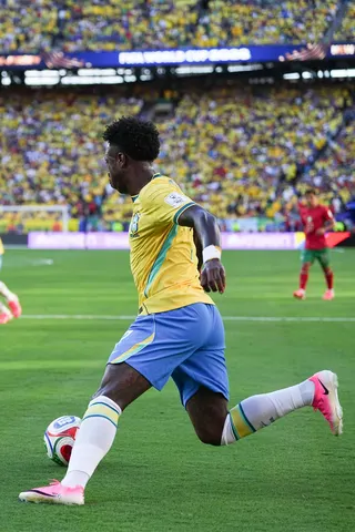 Vinicius Junior dribbling the ball for Brazil
