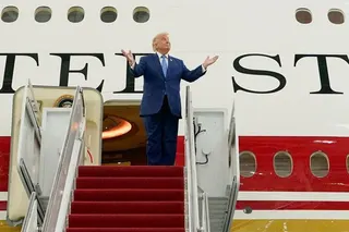 川普總統19日介紹卡達贈送的新空軍一號，並透露下半年將訪問土耳其及中國。（路透）